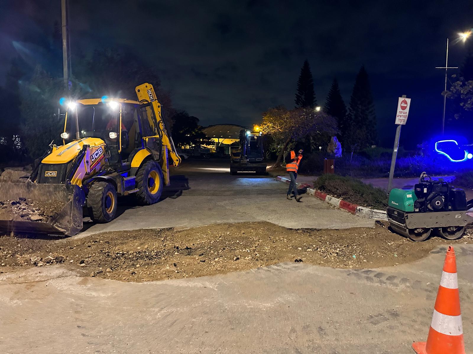 החלפת קו מים ברחוב שדרות הדקלים